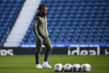 West Bromwich Albion takımından Brandon Thomas-Asante, West Bromwich Albion 'a karşı Watford' un 1 Nisan 202 'de oynadığı The Hawthorns, West Bromwich maçının öncesinde sahaya bakıyor.