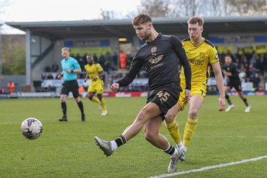 Barnsley 'den John Mcatee, 1 Nisan 202' de İngiltere 'nin Trent kentindeki Pirelli Stadyumu' nda Burton Albion 'a karşı oynanan 1.