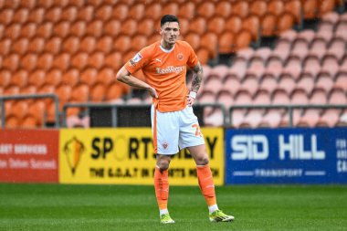 Blackpool takımından Oliver Casey Blackpool 'da Blackpool' a karşı Wycombe Wanderers maçında 1 Nisan 202 'de Bloomfield Road, Blackpool' da karşılaştı.