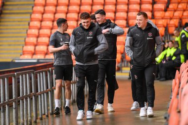 Blackpool oyuncuları, 1 Nisan 202 'de Bloomfield Road, Blackpool' da Blackpool-Wycombe Wanderers maçı öncesinde geldiler.