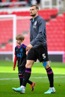 Huddersfield Town 'dan Micha Helik 1 Nisan 2024' te Stoke City, Bet365 Stadyumu 'nda Huddersfield Town' a karşı oynanan Gökyüzü İddia Şampiyonası maçında