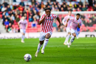 Stoke City 'den Niall Ennis, Stoke City' nin 1 Nisan 202 'de Bet365 Stadyumu' nda Huddersfield Town 'a karşı oynadığı Gökyüzü İddia Şampiyonası maçında gol attı.