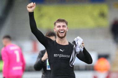 Barnsley 'den John Mcatee, 1 Nisan 202 tarihinde İngiltere' nin Trent kentindeki Pirelli Stadyumu 'nda oynanan 1.