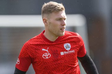 Barnsley 'den Sam Cosgrove, Sky Bet Ligi 1 maçında oynanan ısınma maçında Burton Albion' a karşı Pirelli Stadyumu, Burton üzerine Trent, İngiltere, 1 Nisan 202