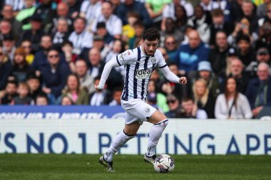 West Bromwich Albion takımından Mikey Johnston, 1 Nisan 202 'de West Bromwich Albion' a karşı The Hawthorns, West Bromwich, Birleşik Krallık 'ta oynanan maçta topu ileri taşıyor.