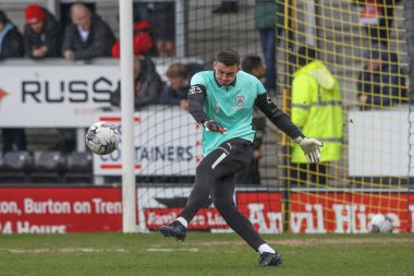 Barnsley 'den Liam Roberts, 1 Nisan 202' de İngiltere 'de oynanan Sky Bet 1 karşılaşmasında Burton Albion' a karşı Pirelli Stadyumu 'nda oynanan maç öncesi ısınma maçında...