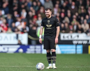 Barnsley 'den Nicky Cadden, 1 Nisan 202' de İngiltere 'nin başkenti Trent' te oynanan Pirelli Stadyumu 'nda oynanan Burton Albion-Barnsley maçında serbest atışa hazırlanıyor.