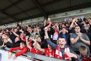 Gezgin Barnsley taraftarları, 1 Nisan 202 'de İngiltere' nin Trent kentindeki Pirelli Stadyumu 'nda oynanan Sky Bet 1 karşılaşmasında 1-3' lük galibiyetlerini kutladılar.