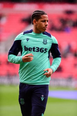 Stoke City 'den Andr Vidigal, Stoke City' nin 1 Nisan 2024 'te Bet365 Stadyumu' nda Huddersfield Town 'a karşı oynadığı Gökyüzü İddia Şampiyonası maçında ısınıyor.