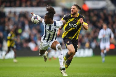 West Bromwich Albion takımından Brandon Thomas-Asante topu Sky Bet Şampiyonası 'nda Batı Bromwich Albion' a karşı Watford 'da 1 Nisan 202' de The Hawthorns, West Bromwich, İngiltere 'de oynuyor.