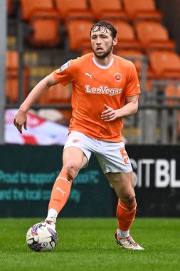 Blackpool takımından Matthew Pennington, 1 Nisan 202 'de Bloomfield Road, Blackpool' da Blackpool-Wycombe Wanderers maçında