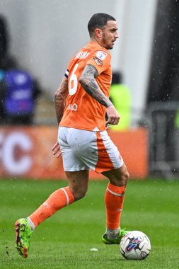 Blackpool 'dan Oliver Norburn, 1 Nisan 202' de Bloomfield Road, Blackpool 'da Blackpool-Wycombe Wanderers maçında sahada.
