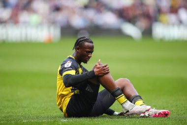 Watford 'lu Ismal Kon, 1 Nisan 2024' te Hawthorns, West Bromwich, İngiltere 'de oynanan West Bromwich Albion-Watford maçında bacağını tutarak yere düştü.