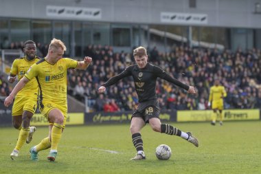 Barnsley 'den Luca Connell, 1 Nisan 202' de İngiltere 'de oynanan Sky Bet 1 karşılaşmasında Burton Albion' a karşı Pirelli Stadyumu 'nda 1-3 berabere kaldı.