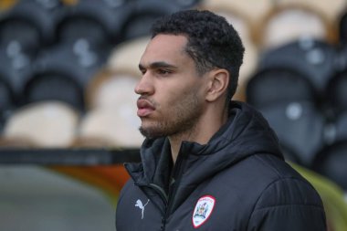 Barnsley 'den Jon Russell, 1 Nisan 202' de İngiltere 'nin başkenti Trent' te oynanan Pirelli Stadyumu 'nda oynanan Burton Albion-Barnsley maçında sahaya çıktı.