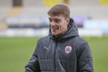 Barnsley takımından Luca Connell, 1 Nisan 202 tarihinde İngiltere 'de oynanan Pirelli Stadyumu' nda Burton Albion 'a karşı Barnsley maçında