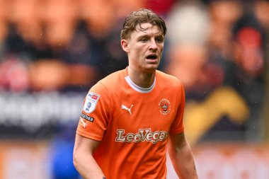 Blackpool takımından George Byers 1 Nisan 202 'de Bloomfield Road, Blackpool' da Blackpool-Wycombe Wanderers maçında