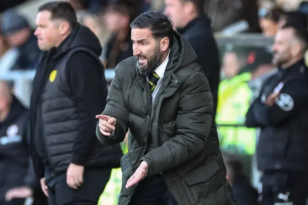 Martin Paterson Manager Burton Albion Reacts Technical Area Sky Bet — Stock Photo, Image