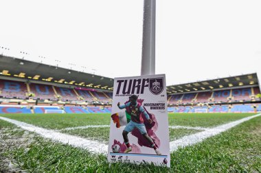 Burnley 'den Datro Fofana, Premier Lig maçının kapağında Burnley, Wolverhampton Wanderers' a karşı 2 Nisan 202 'de oynanacak maç öncesi sahada.