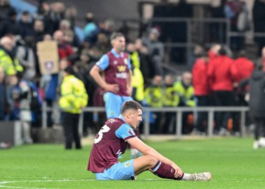 Burley 'den Maxime Estve, Premier League maçında Burnley ile Wolverhampton Wanderers arasında oynanan Turf Moor, Burnley, İngiltere' de 2 Nisan 2024 'te oynanan karşılaşmaya tam zamanlı tepki gösterdi.