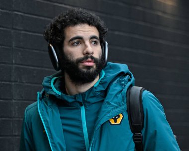 Wolverhampton Wanderers takımından Rayan At-Nouri, Premier League maçında Burnley 'e karşı Wolverhampton Wanderers' ın 2 Nisan 2024 'te oynadığı Turf Moor, Burnley, Birleşik Krallık maçında maçtan önce geldi.