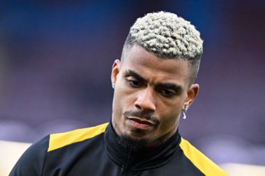 Wolverhampton Wanderers takımından Mario Lemina, Premier League maçında Burnley ile Wolverhampton Wanderers arasında 2 Nisan 202 'de oynanan Turf Moor, Burnley, İngiltere maçında ısındı.