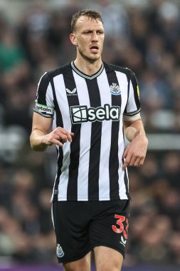 Newcastle United 'dan Dan Burn Premier League maçı sırasında Newcastle United Everton' a karşı St. James 's Park, Newcastle, İngiltere, 2 Nisan 202