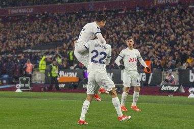 Tottenham Hotspur 'dan Brennan Johnson, Premier Lig maçı West Ham United ile Tottenham Hotspur maçında 2 Nisan 202' de Londra 'daki Londra Stadyumu' nda 0-1 kazanma hedefini kutluyor.