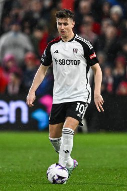 Premier Lig maçı sırasında Fulham 'dan Tom Cairney Nottingham Forest' a karşı Fulham City Ground, Nottingham, İngiltere, 2 Nisan 202