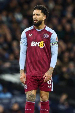 Aston Villa takımından Douglas Luiz Premier Lig maçında Manchester City, Manchester Stadyumu 'nda Aston Villa' ya karşı, 3 Nisan 202
