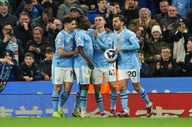 Manchester City 'den Phil Foden, Premier League maçında Manchester City - Aston Villa maçında 3 Nisan 202' de Etihad Stadyumu 'nda 4-1' lik galibiyetini kutluyor.