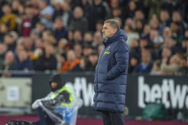 Premier Lig maçında Tottenham Hotspur 'un Ange Postecoglou teknik direktörü West Ham United Tottenham Hotspur' a karşı Londra Stadyumu, İngiltere, 2 Nisan 202