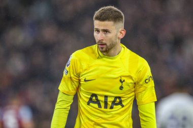 Tottenham Hotspur 'dan Guglielmo Vicario Premier League maçında West Ham United Tottenham Hotspur' a karşı Londra Stadyumu, Londra, İngiltere, 2 Nisan 202