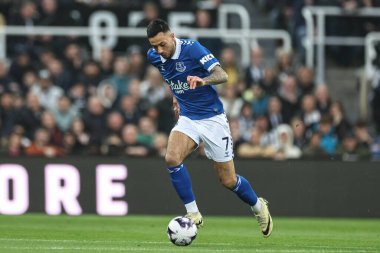 Everton 'dan Dwight McNeil Premier Lig maçı sırasında topla birlikte Newcastle United Everton' a karşı St. James 's Park, Newcastle, 2 Nisan 202