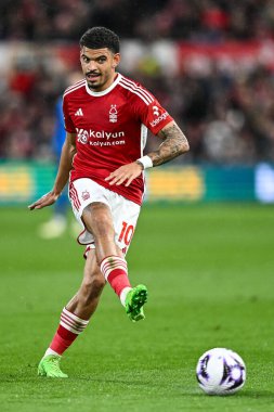 Nottingham Ormanı 'ndan Morgan Gibbs-White Premier League maçında Nottingham Forest, Fulham' a karşı City Ground, Nottingham, 2 Nisan 202 'de pas verdi.