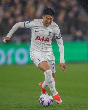 Tottenham Hotspur 'dan Son Heung-Min Premier Lig maçında topu Londra' daki Tottenham Hotspur 'a karşı 2 Nisan 202' de attı.