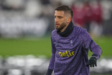 Tottenham Hotspur 'dan Rodrigo Bentancur Premier Lig karşılaşmasında maç öncesi ısınma oturumunda West Ham United Tottenham Hotspur' a karşı Londra Stadyumu, Londra, 2 Nisan 202