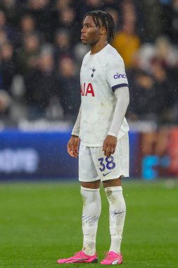 Tottenham Hotspur 'dan Destiny Udogie Premier League maçı sırasında West Ham United Tottenham Hotspur' a karşı Londra Stadyumu, Londra, 2 Nisan 202