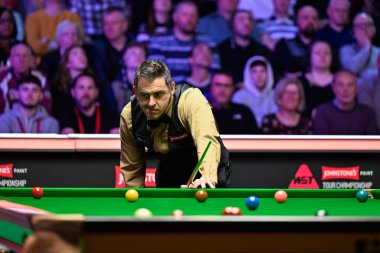 Ronnie O 'Sullivan, 3 Nisan 2024' te Manchester Central, Manchester 'da düzenlenen Johnstone Boya Turu Şampiyonası' nda tepki gösterdi.