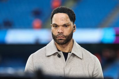 Joleon Lescott eski oyuncu ve şimdi de Premier League maçı sırasında TV Pundit Manchester City ile Aston Villa arasında Etihad Stadyumu, Manchester, İngiltere, 3 Nisan 202