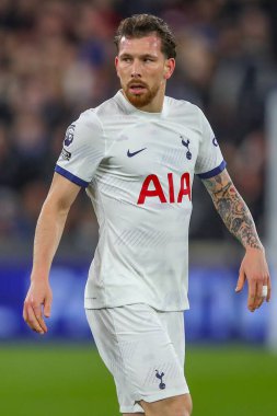 Tottenham Hotspur 'dan Pierre-Emile Hjbjerg Premier League maçı sırasında West Ham United Tottenham Hotspur' a karşı Londra Stadyumu, Londra, İngiltere, 2 Nisan 2024