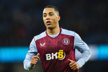 Premier Lig maçında Aston Villa 'dan Youri TiEleans Manchester City' ye karşı Etihad Stadyumu, Manchester, İngiltere, 3 Nisan 202