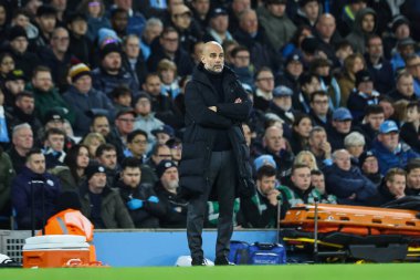 Manchester City - Aston Villa Premier League maçı sırasında Manchester City takımının teknik direktörü Pep Guardiola, Etihad Stadyumu, Manchester, İngiltere, 3 Nisan 202