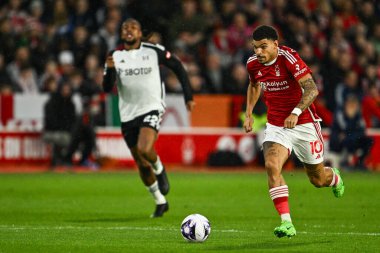 Nottingham Ormanı 'ndan Morgan Gibbs-White Premier Lig maçı sırasında Nottingham Forest' a karşı Fulham City Ground, Nottingham, İngiltere 'de 2 Nisan 202' de topa vurdu.
