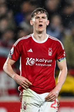 Nottingham Ormanı 'ndan Ryan Yates, Nottingham Forest' ın Fulham 'a karşı oynadığı 2 Nisan 202' deki Premier League maçında tepki gösterdi.