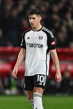 Premier Lig maçı sırasında Fulham 'dan Tom Cairney Nottingham Forest' a karşı Fulham City Ground, Nottingham, İngiltere, 2 Nisan 202