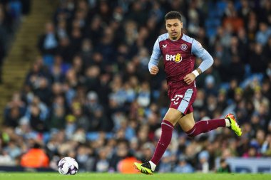 Aston Villa 'dan Morgan Rogers, Premier Lig maçında Manchester City ile Aston Villa arasında 3 Nisan 202' de Etihad Stadyumu 'nda bir ara verdi.