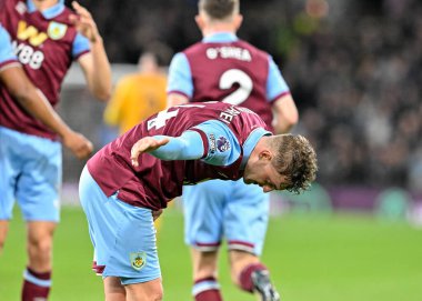 Burnley 'den Jacob Bruun Larsen, Premier Lig maçında Burnley ile Wolverhampton Wanderers arasında oynanan 2 Nisan 202' de Burnley 'e karşı 1-0' lık Burnley maçına katılma golünü kutluyor.