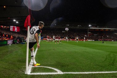 Fulham 'dan Andreas Pereira, Premier Lig maçında Nottingham Forest, Fulham' a karşı 2 Nisan 202 'de City Ground, Nottingham' da bir köşeyi alıyor.