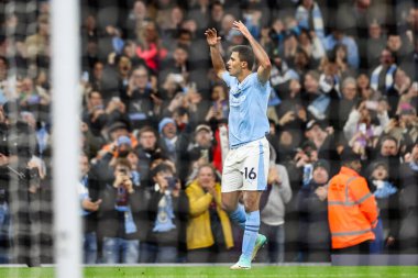 Manchester City 'den Rodri, Premier League maçında Manchester City ile Aston Villa maçında 3 Nisan 202' de Etihad Stadyumu 'nda 1-0 kazanma golünü kutluyor.